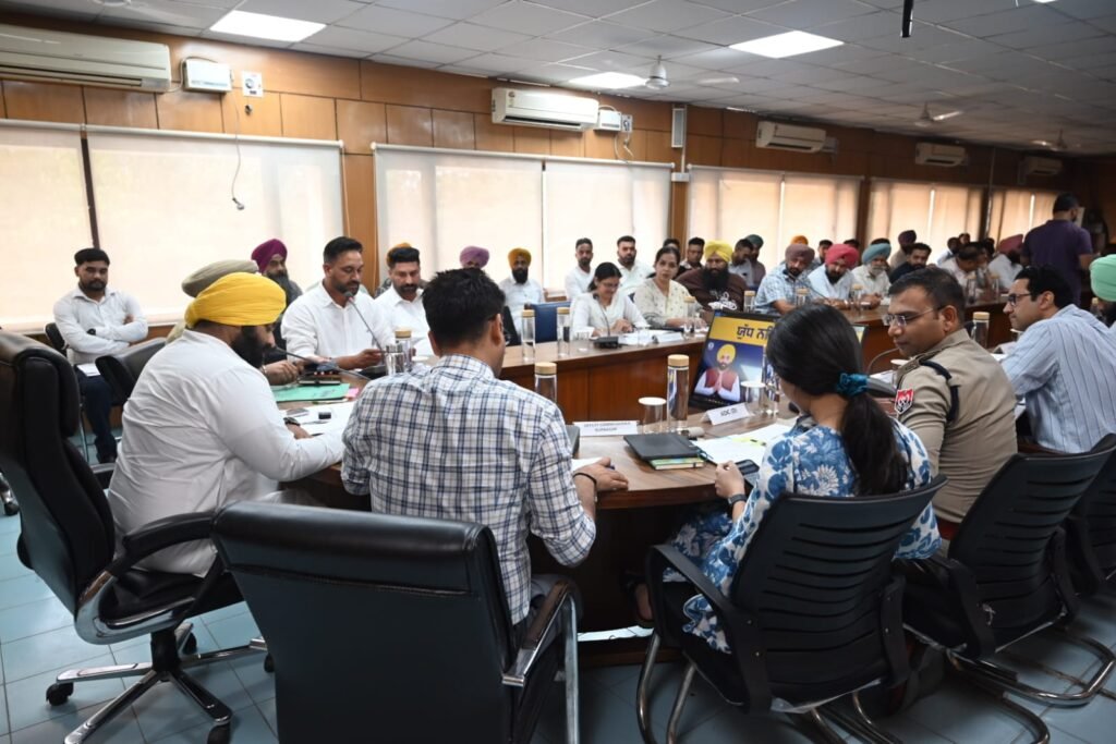 417 cases registered against drug traffickers in Rupnagar Distt based on secret inputs received by Safe Punjab Portal – Harjot Bains, Among those present were Additional Deputy Commissioner (D) Chandrajyoti Singh, SP Arvind Meena, Assistant Commissioner Sachin Pathak, SDM Rupnagar Jaspreet Singh, SDM Sri Chamkaur Sahib Pradeep Singh Bains, SDM Sri Anandpur Sahib Sukhpal Singh, SDM Morinda Chetan Bangar, DSP Nangal, DSP Rupnagar Deepinder Singh, DSP Sri Chamkaur Sahib Manjit Singh Aulakh, DSP Morinda Gurjit Singh, District Development and Panchayat Officer Baljinder Singh Grewal, along with officials from various departments, all BDPOs, and members of the district Yudh Nashian Virudh committee.
