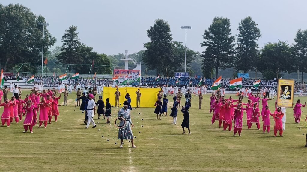 ਅਜ਼ਾਦੀ ਦਿਹਾੜੇ ਦੀਆਂ ਤਿਆਰੀਆਂ ਮੁਕੰਮਲ, ਨਹਿਰੂ ਸਟੇਡੀਅਮ ਵਿਖੇ ਹੋਈ ਫੁੱਲ ਡਰੈੱਸ ਰਿਹਰਸਲ 4 Independence Day Preparations Complete in Rupnagar; Full Dress Rehearsal Held at Nehru StadiumDeputy Commissioner Aditya Dechalwal to Hoist the National Flag on August 15