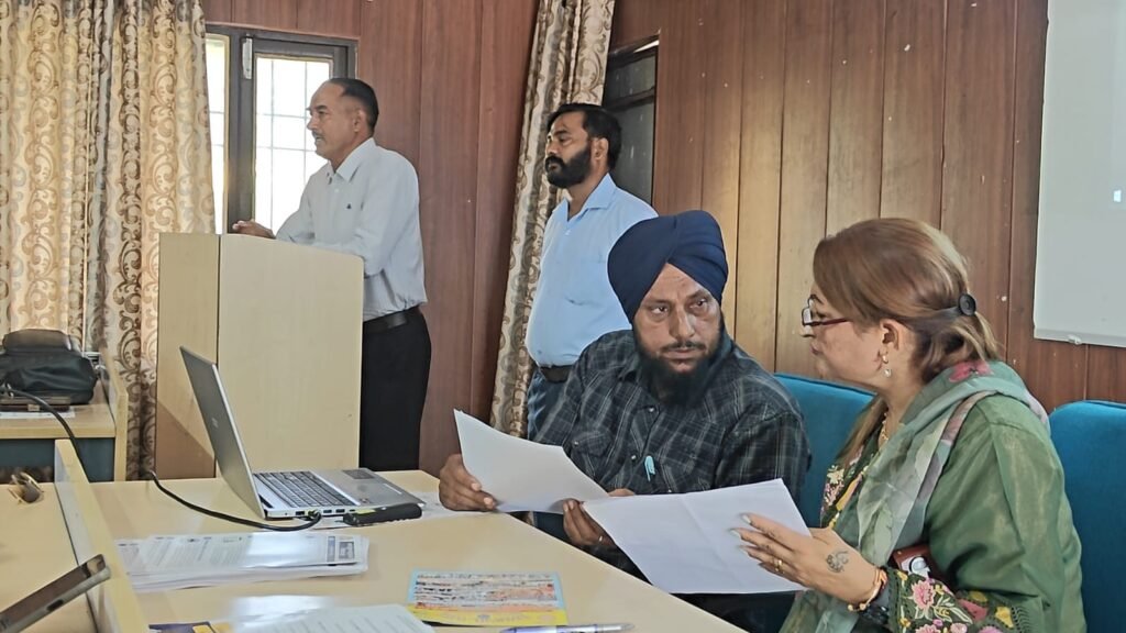 ਬਲਾਕ ਸ੍ਰੀ ਅਨੰਦਪੁਰ ਸਾਹਿਬ ਵਿਖੇ ਸਕੂਲ ਮੈਨੇਜਮੈਂਟ ਕਮੇਟੀਆਂ ਦੀ ਟ੍ਰੇਨਿੰਗ ਕਰਵਾਈ 2 School Management Committees Training Conducted in Sri Anandpur Sahib Block