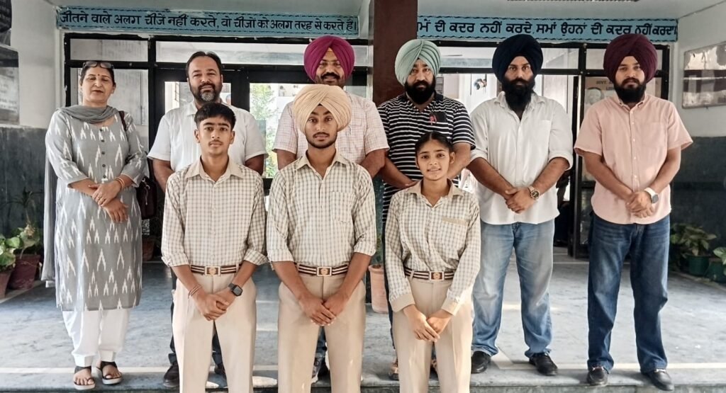 ਆਦਰਸ਼ ਸਕੂਲ ਲੋਧੀਪੁਰ ਦੇ ਤਿੰਨ ਵਿਦਿਆਰਥੀਆਂ ਦੀ ਬੈਡਮਿੰਟਨ ਵਿੱਚ ਸਟੇਟ ਪੱਧਰ ਲਈ ਚੋਣ 5 Three students of Adarsh School Lodhipur selected for state-level badminton