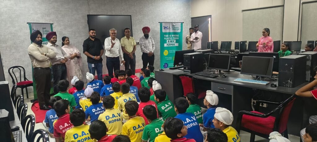 ਰੂਪਨਗਰ ਦੇ 5 ਸਕੂਲਾਂ ਵਿੱਚ ‘ਬੋਤਲਾਂ ਬਦਲਾਅ ਲਈ’ ਮੁਹਿੰਮ ਦੀ ਸ਼ੁਰੂਆਤ, ਪਲਾਸਟਿਕ ਕੂੜਾ ਵੱਖਰਾ ਕਰਨ ਤੇ ਰੀਸਾਈਕਲਿੰਗ ਲਈ ਵਿਦਿਆਰਥੀਆਂ ਨੂੰ ਕੀਤਾ ਜਾਗਰੂਕ 3 Bottles for Change Campaign Promotes Plastic Waste Segregation in 5 Rupnagar Schools