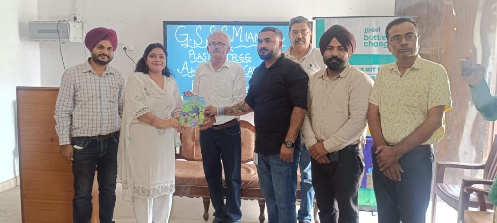 ਰੂਪਨਗਰ ਦੇ 5 ਸਕੂਲਾਂ ਵਿੱਚ ‘ਬੋਤਲਾਂ ਬਦਲਾਅ ਲਈ’ ਮੁਹਿੰਮ ਦੀ ਸ਼ੁਰੂਆਤ, ਪਲਾਸਟਿਕ ਕੂੜਾ ਵੱਖਰਾ ਕਰਨ ਤੇ ਰੀਸਾਈਕਲਿੰਗ ਲਈ ਵਿਦਿਆਰਥੀਆਂ ਨੂੰ ਕੀਤਾ ਜਾਗਰੂਕ 4 Bottles for Change Campaign Promotes Plastic Waste Segregation in 5 Rupnagar Schools
