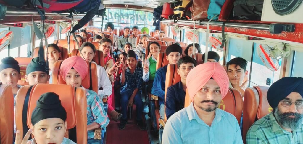 ਨੇਚਰ ਕੈਂਪ ਲਗਾਉਣ ਲਈ ਮੋਰਨੀ ਹਿੱਲ ਪੁੱਜੇ ਜ਼ਿਲ੍ਹਾ ਰੂਪਨਗਰ ਦੇ ਵਿਦਿਆਰਥੀ 3 Students from Rupnagar district reached Morni Hill to set up a nature camp